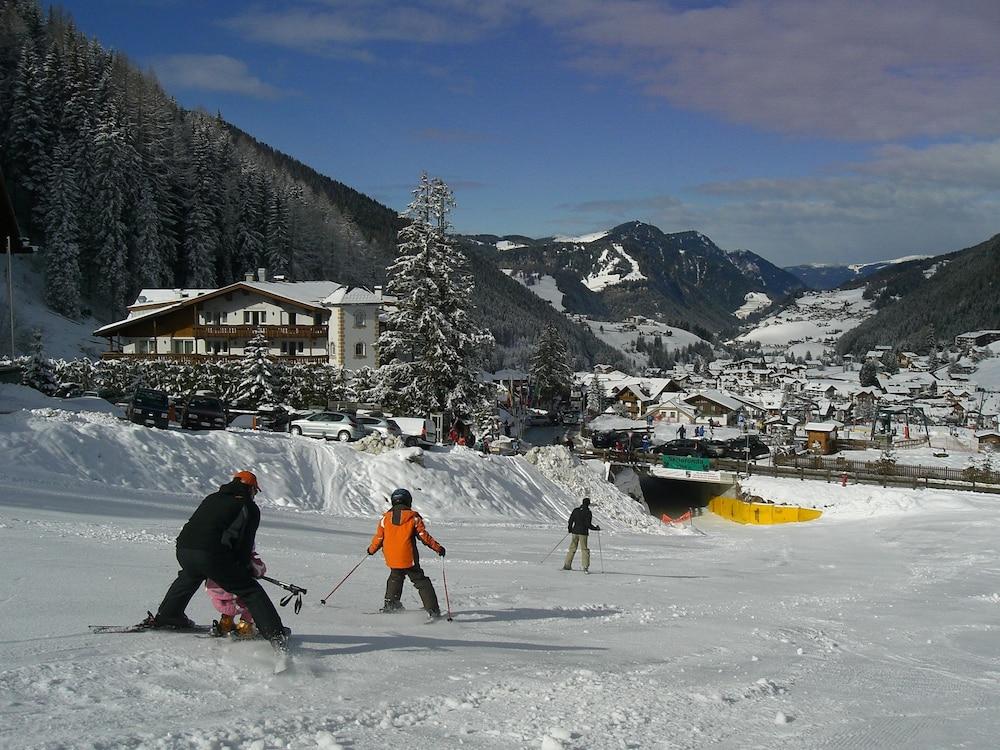 Hotel Continental Dolomites Selva di Val Gardena Exterior foto