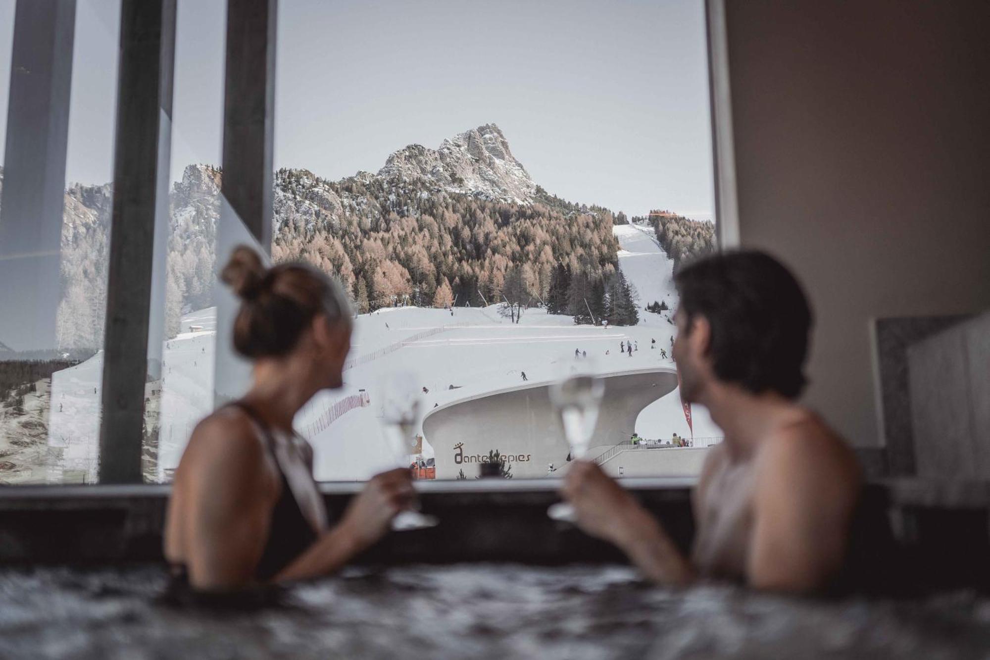 Hotel Continental Dolomites Selva di Val Gardena Exterior foto