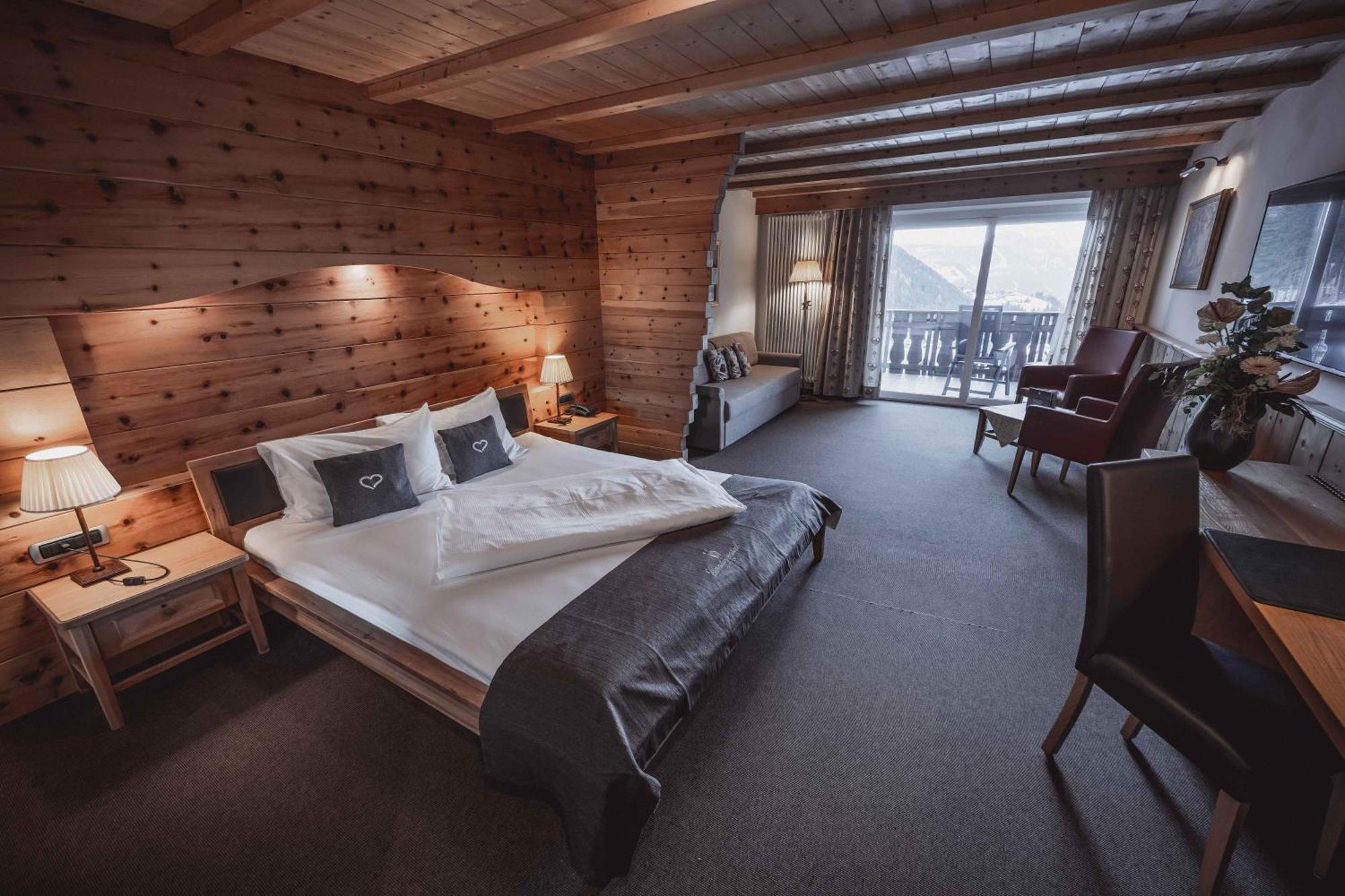Hotel Continental Dolomites Selva di Val Gardena Exterior foto
